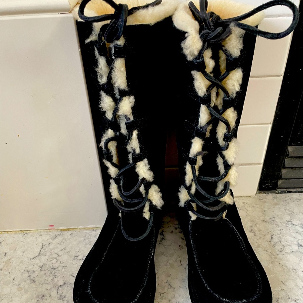 UGG size 7 - UK 38 - barely worn